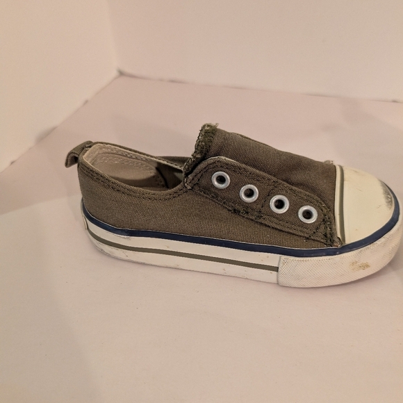 Old Navy Toddler Boy Green Canvas Slip-On Sneakers in Size 8 - Picture 4 of 11